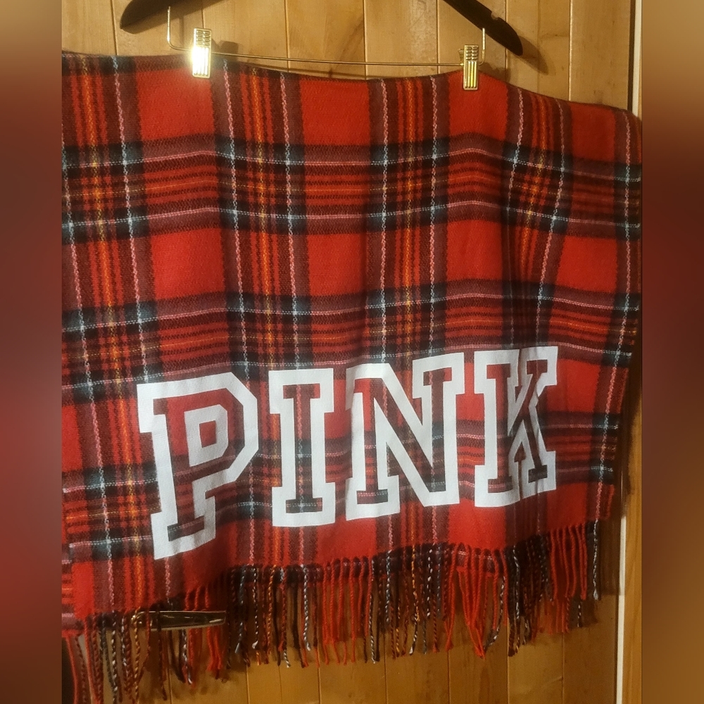 Like New 💟 27" x 88" Victoria's Secret PINK red plaid oversized scarf/throw